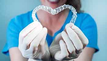 hygienist making heart with clear aligners 